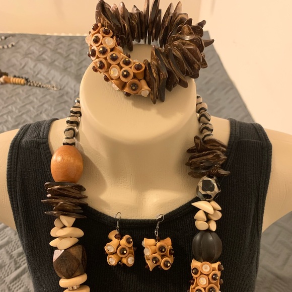 Unique beaded necklace - Picture 3 of 11